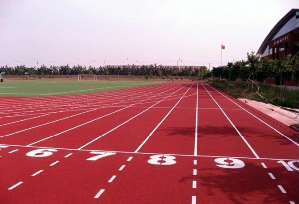 塑膠跑道主要分為哪幾類(lèi)功能特點(diǎn)是怎樣的？